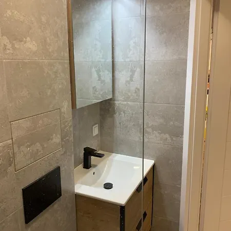 Close Wola Apartment